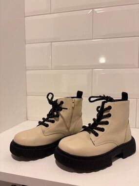 Zara Cream Combat Boots with Black Soles and Laces US 10 toddler